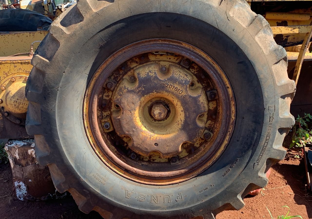 RODA CATERPILLAR - 120B