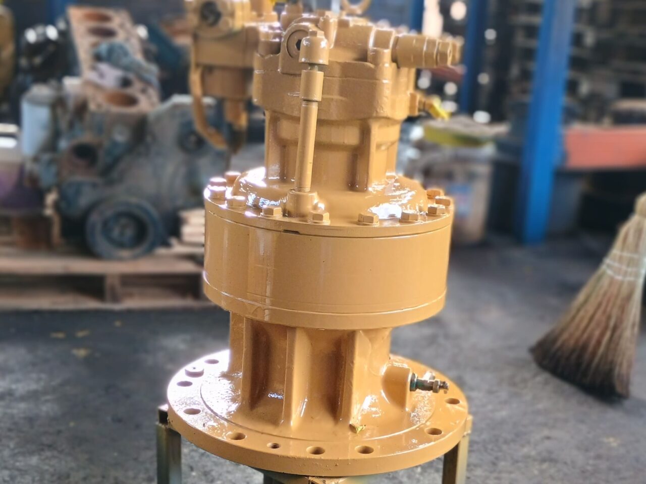MOTOR DE GIRO CATERPILLAR 320 D