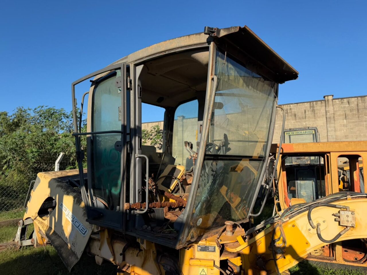 CABINE MOTONIVELADORA NEW HOLLAND RG140B