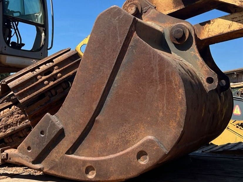 CONCHA NEW HOLLAND E215B LC