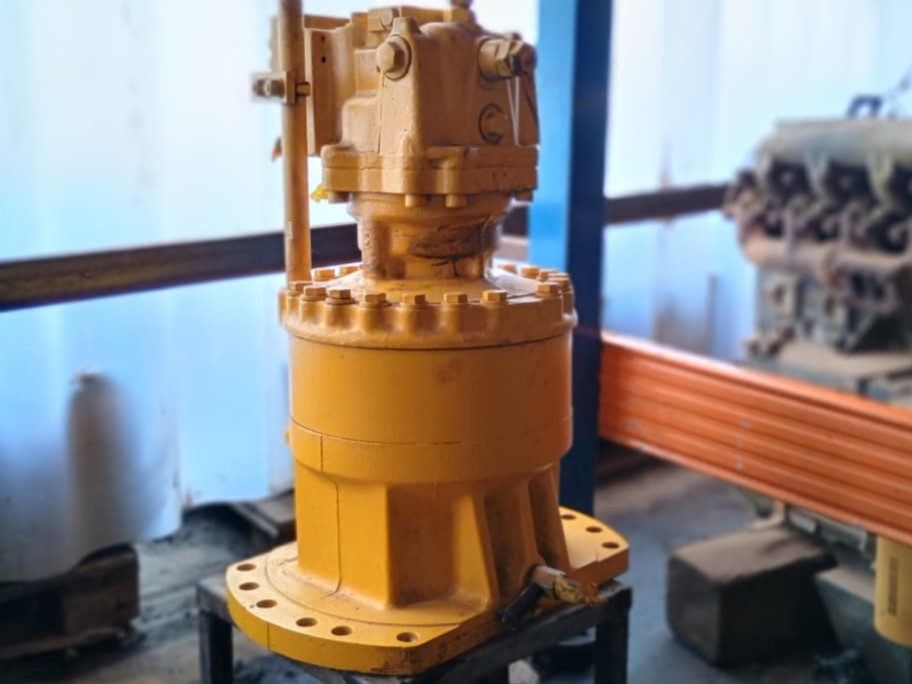 MOTOR DE GIRO KOMATSU PC200-6
