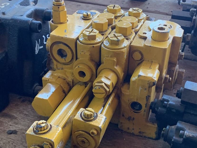 COMANDO HIDRÁULICO JOHN DEERE 444J/444K