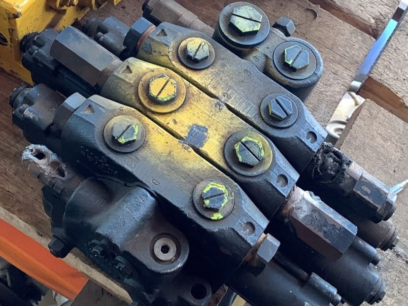 COMANDO HIDRÁULICO JOHN DEERE 750K- 750J