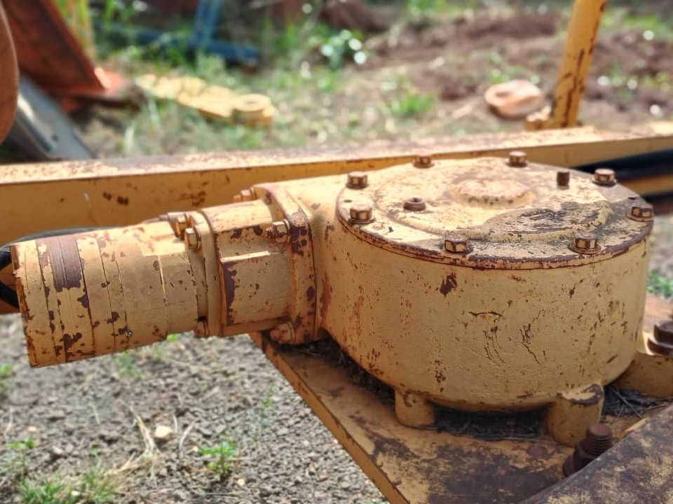 MOTOR DE GIRO CATERPILLAR 120G