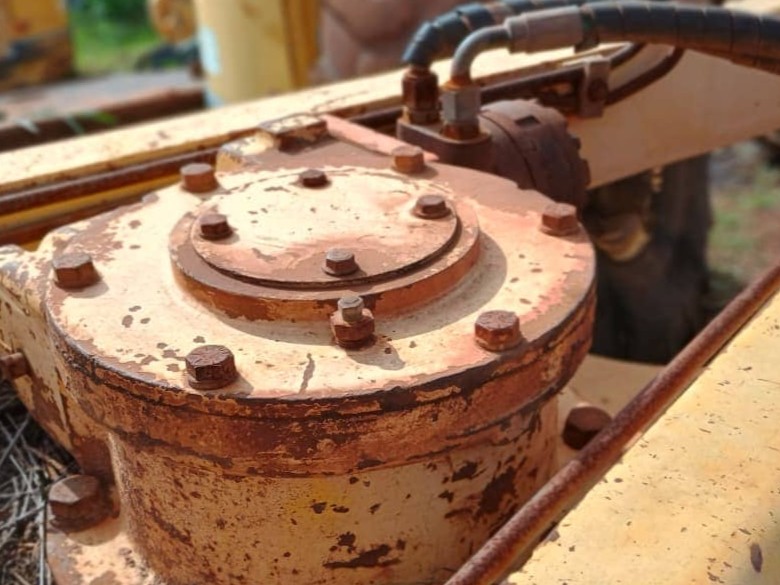 MOTOR DE GIRO NEW HOLLAND RG140