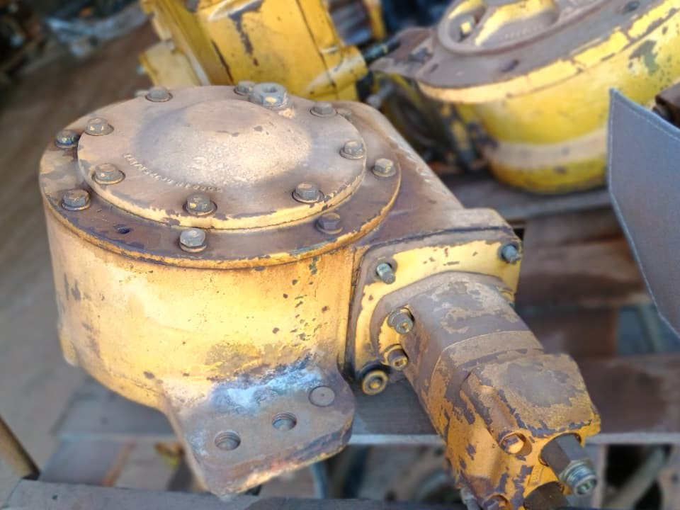 MOTOR DE GIRO KOMATSU GD655