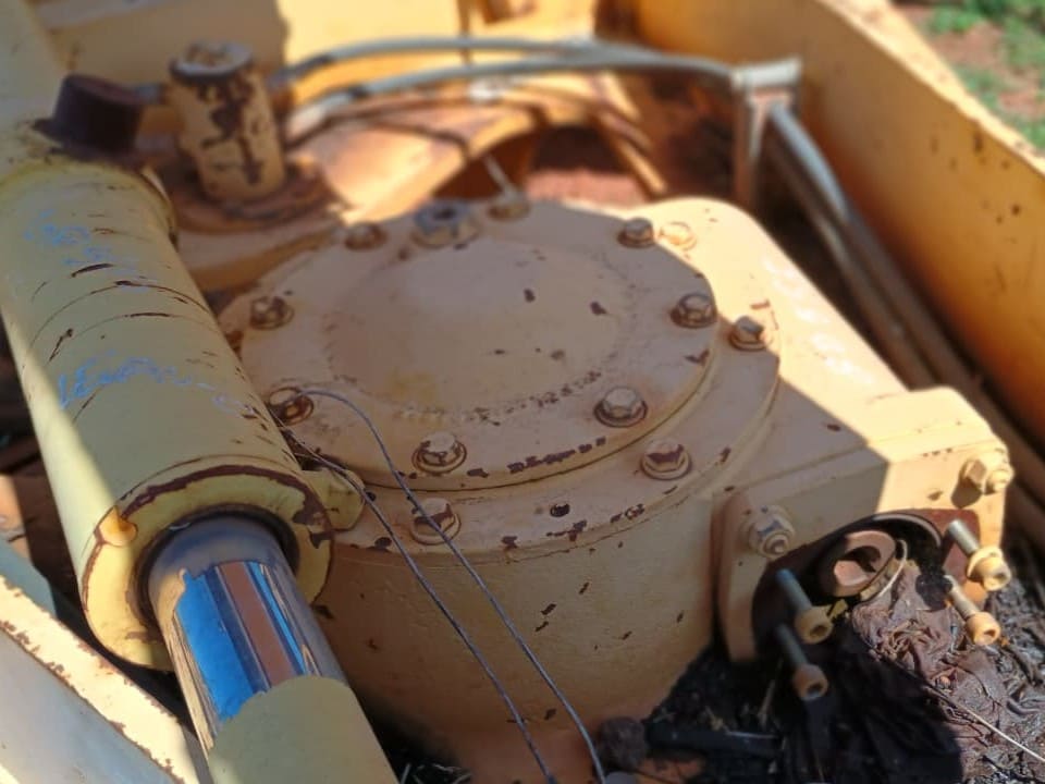 MOTOR DE GIRO KOMATSU GD555