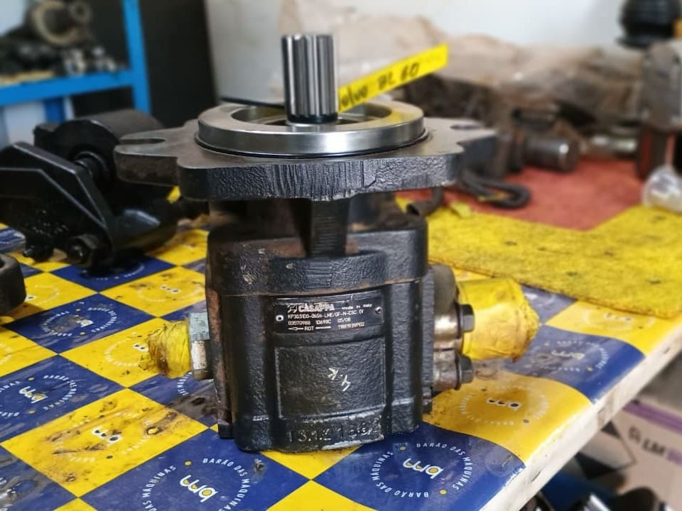 BOMBA HIDRÁULICA VOLVO BL60
