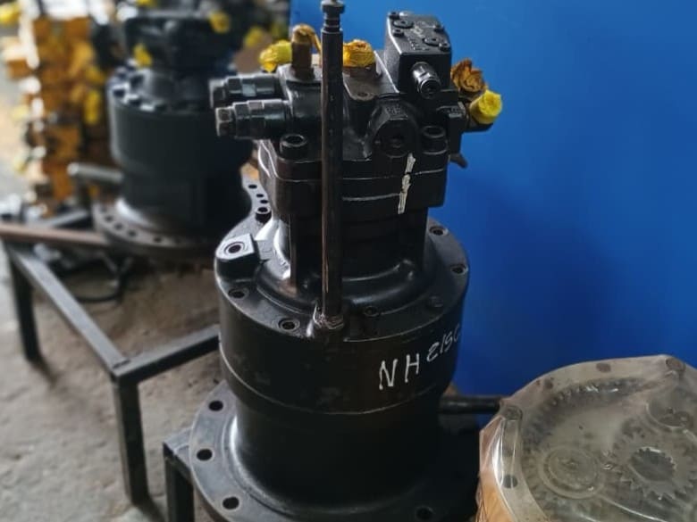 MOTOR DE GIRO NEW HOLLAND E215B LC